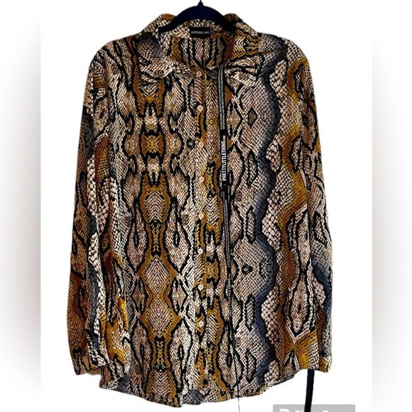 PrettyLittleThing Tops - NWT PrettyLittleThing - Anime Print Top